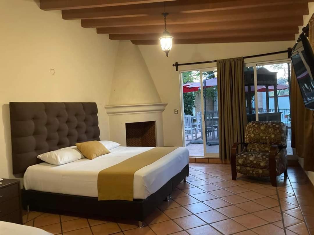 Hotel Maria Emilia Cuernavaca Аматитлан Экстерьер фото